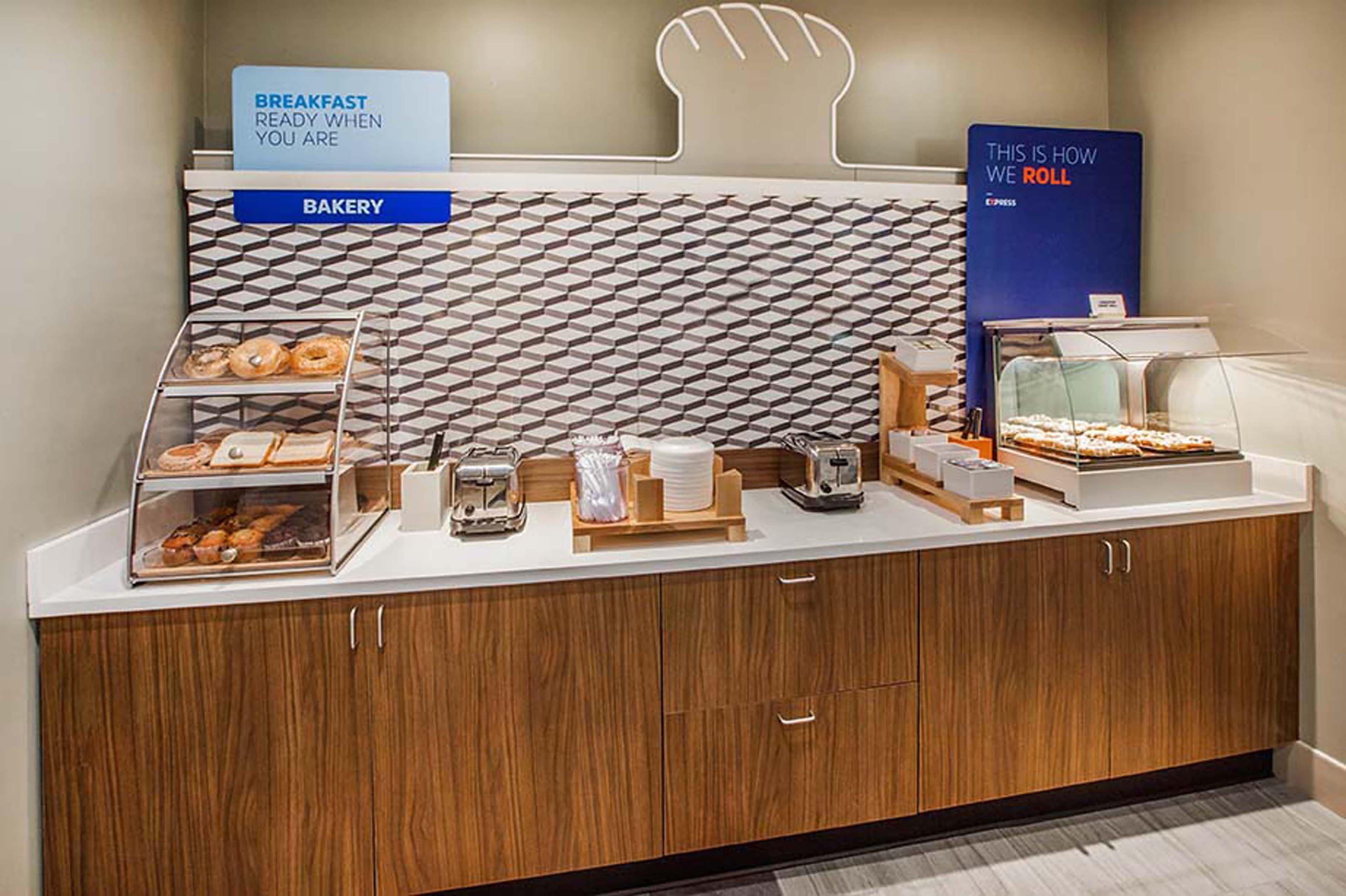 Holiday Inn Express And Suites Meriden By Ihg Exteriör bild