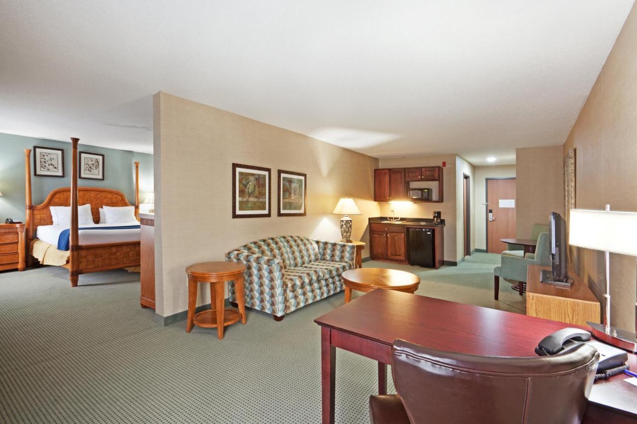 Holiday Inn Express And Suites Meriden By Ihg Exteriör bild